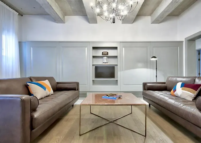 10 Strait Street Apartments