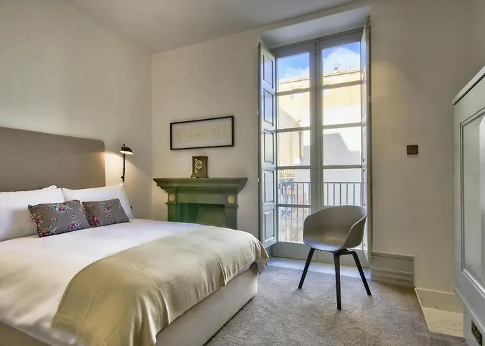 10 Strait Street Apartments