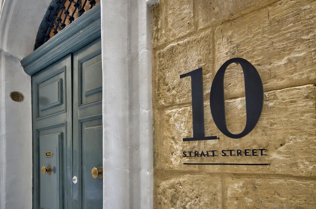 Апартаменты 10 Strait Street